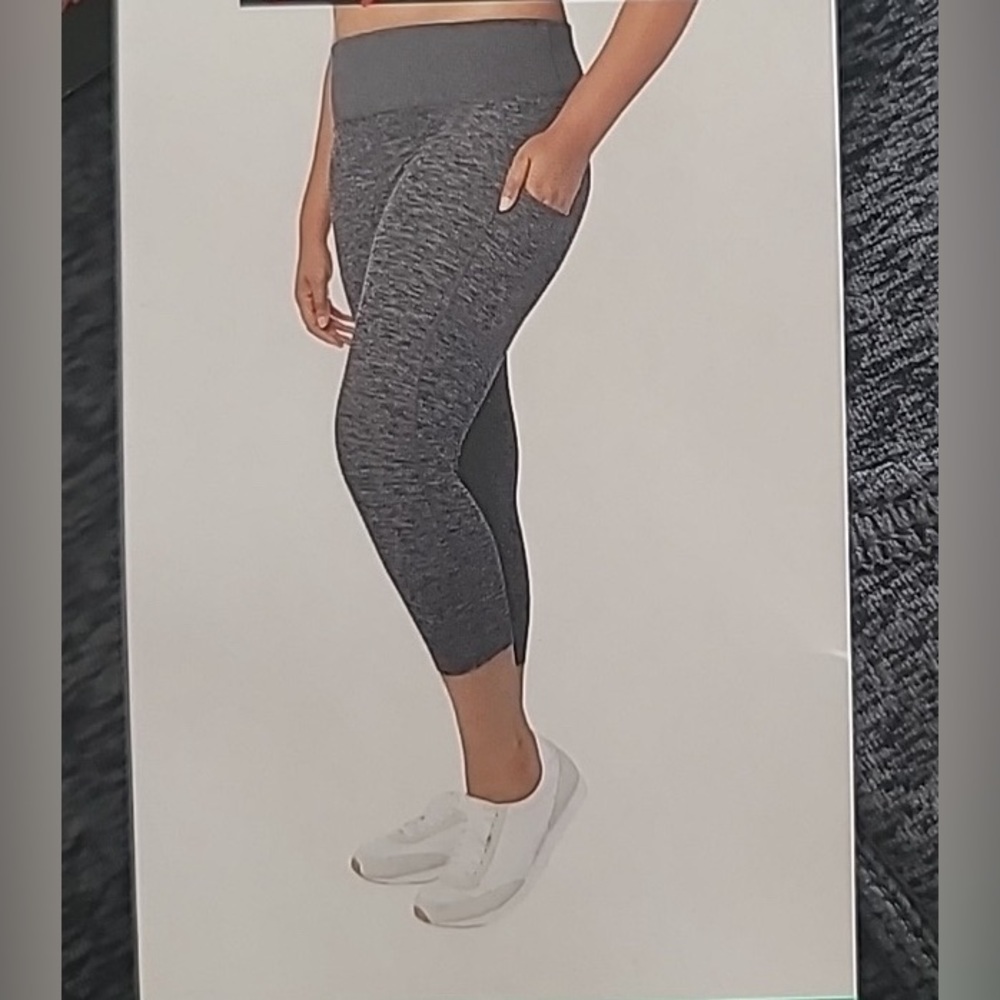 Kirkland Signature Ladies Brushed Capri Legging
